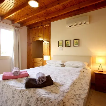 Hilltop * Pissouri